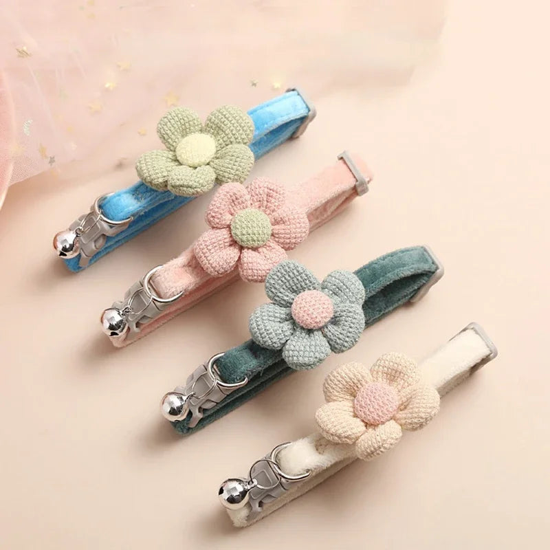 Collier fleur pour chat avec clochette coloris varies